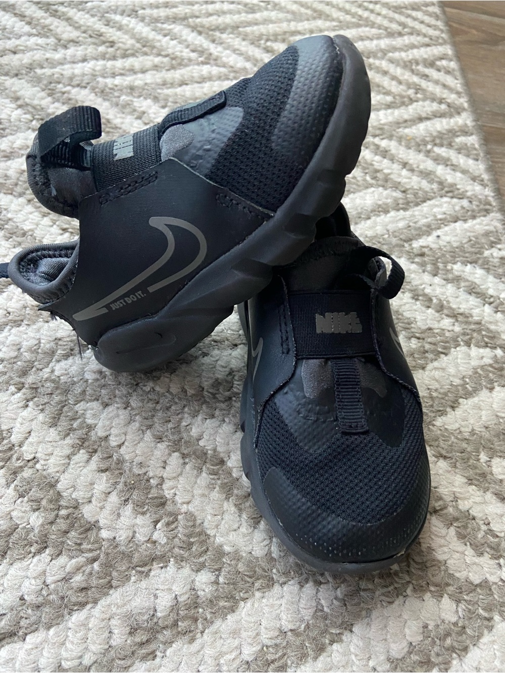 Nike slip on sneaker - 7C